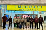 Sebanyak 8 WNA asal China dideportasi dari Banggai karena penyalahgunaan VoA