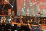 Nicky Astria turut meriahkan konser God Bless, sempat godain Ahmad Albar