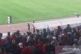Pratama Arhan pantau pertandingan Semen Padang FC vs Persik Kediri