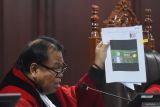 Hakim MK menegaskan pentingnya pendidikan gratis di sekolah swasta
