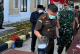 Kejari OKU Sumsel musnahkan barang  bukti dari 79 perkara