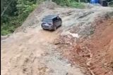 Masyarakat minta pemerintah perbaiki akses Jalan Poso-Napu yang rusak parah