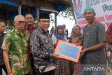 Wawako Padang serahkan bantuan bagi kelompok perikanan dan KWT