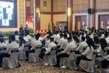 Gubernur Ansar minta ASN tidak curhat di media sosial