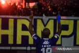 Pesepak bola Persib Bandung David Da Silva melakukan seleberasi usai mencetak gol melawan Persis Solo di Stadion GBLA, Bandung, Jawa Barat, Sabtu (24/5/2025). Persib Bandung menjadi juara BRI Liga 1 2024/2025 dengan mengumpulkan 69 poin selama satu musim usai mengalahkan Persis Solo di laga terakhir dengan skor akhir 3-2. ANTARA FOTO/Novrian Arbi/agr