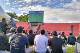 Suporter luapkan kegembiraan usai Semen Padang pastikan bertahan di Liga 1