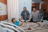 Wali Kota Bandung menjenguk polisi yang terluka saat amankan laga Persib