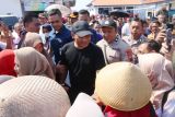 Gubernur Jateng  serahkan bantuan untuk korban banjir rob Pemalang