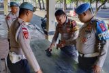 Polres Manggarai Barat cek senpi personel guna memastikan kelayakan