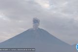 Gunung Semeru kembali erupsi dengan letusan setinggi 1.200 meter