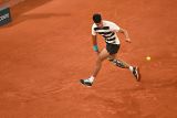 Alcaraz lewati rintangan ke babak ketiga di Roland Garros