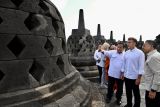 Menbud dampingi Presiden Prabowo sambut Macron di Candi Borobudur