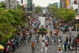 Peserta mengikuti parade drumband Street Parade Military Band di Kota Madiun, Jawa Timur, Sabtu (31/5/2025). Parade drumband yang diikuti sejumlah grup drumband siswa SMA dan SMK dari Madiun, Magetan dan Malang tersebut dalam rangka memeriahkan hari jadi ke-107 Kota Madiun. Antara Jatim/Siswowidodo/um 