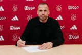 John Heitinga resmi ditunjuk sebagai pelatih Ajax