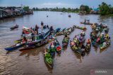 Suasana situs Geopark Meratus Pasar Terapung Lok Baintan di Kabupaten Banjar, Kalimantan Selatan, Sabtu (31/5/2025). Pasar Terapung Lok Baintan termasuk salah satu site Geopark Meratus yang telah dinobatkan sebagai UNESCO Global Geoparks (UGGp) oleh Dewan Eksekutif UNESCO saat Sidang Dewan Eksekutif UNESCO ke-221 yang berlangsung di Paris, Prancis pada beberapa waktu lalu. ANTARA/Bayu Pratama S