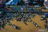 Suasana situs Geopark Meratus Pasar Terapung Lok Baintan di Kabupaten Banjar, Kalimantan Selatan, Sabtu (31/5/2025). Pasar Terapung Lok Baintan termasuk salah satu site Geopark Meratus yang telah dinobatkan sebagai UNESCO Global Geoparks (UGGp) oleh Dewan Eksekutif UNESCO saat Sidang Dewan Eksekutif UNESCO ke-221 yang berlangsung di Paris, Prancis pada beberapa waktu lalu. ANTARA/Bayu Pratama S