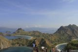 Perjalanan ke pulau Padar NTT; jejak langkah di antara bukit dan lautan