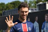 Pierre Gasly dan Isack Hadjar pamerkan jersei PSG