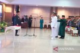 Gubernur Provinsi Kepulauan Bangka Belitung, Hidayat Arsani melantik Markus dan Yus Derahman sebagai Bupati dan Wakil Bupati Bangka Barat periode 2025–2030 di di Ruang Rapat Pasir Padi Lantai III, Kantor Gubernur Babel, Pangkalpinang, Senin (2/6/2025). ANTARA/Elza Elvia 