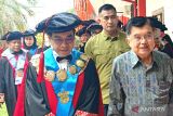 JK harapkan alumni perguruan tinggi buka usaha solusi atasi pengangguran