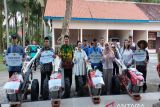Ketua Komisi IV DPR RI bagikan traktor pada petani di Kulon Progo