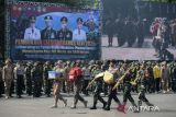 Sejumlah taruna gabungan TNI, Polri, IPDN, PSSN, dan Unhan mengikui apel kirab Latihan Integrasi Taruna Wreda (Latsitarda) Nusantara di Kota Serang, Banten, Rabu (4/6/2025). Latsitarda Nusantara XLV/2025 yang diikuti sebanyak 2.898 peserta taruna gabungan TNI, Polri, IPDN, PSSN, dan Uhan tersebut digelar di delapan kota/kabupaten di Provinsi Banten sebagai bentuk pengabdian dan pembelajaran taruna kepada masyarakat. ANTARA FOTO/Muhammad Bagus Khoirunas/gp