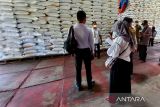 Bulog pastikan stok beras SPHP di Natuna tersedia hingga enam bulan