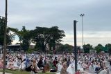 Ribuan umat Islam penuhi Lapangan Vatulemo Palu melaksanakan Shalat Idul Adha