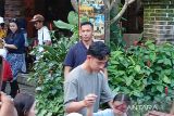 Wapres Gibran sekeluarga membatik di Borobudur