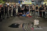 Empat remaja bawa senjata tajam yang diduga untuk tawuran ditangkap polisi