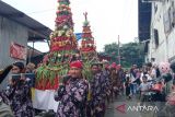Warga lereng  Sumbing gelar 