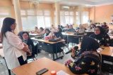 Dinkes latih peningkatan kapasitas dan kompetensi bidan di Kapuas