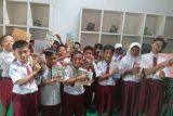PT Dairi Prima Mineral dukung pendidikan anak lewat Taman Baca Sekolah