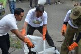 PLN gelar bersih-bersih Pasar Dargo Semarang