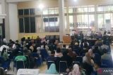 Warga Palembang  berburu DTKS untuk daftar sekolah anak