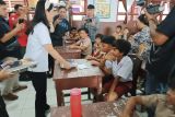Wamen Isyana bagikan makan bergizi gratis di Minahasa Utara