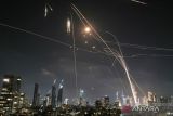 Stasiun TV nasional Iran dihantam rudal Israel saat siaran langsung