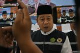 Ketua Panitia Penyelenggara Ibadah Haji (PPIH) Embarkasi Banjarmasin Muhammad Tambrin memberikan keterangan usai menerima kedatangan ratusan haji di Asrama Haji Embarkasi Banjarmasin di Banjarbaru, Kalimantan Selatan, Minggu (15/6/2025). Sebanyak 423 orang haji Kloter Pertama asal Banjarmasin tiba di Kalimantan Selatan usai melaksanakan ibadah haji dari Madinah. ANTARA/Tumpal Andani Aritonang