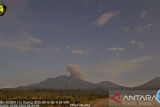 Gunung Raung di Jawa Timur erupsi dengan tinggi letusan 1.200 meter