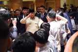 Presiden Prabowo disambut siswa SD hingga mahasiswa Indonesia di Singapura