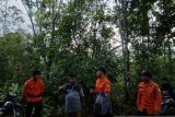 Tim Pencarian dan Pertolongan gabungan di Provinsi Kepulauan Bangka Belitung melakukan persiapan pencarian terhadap seorang pemuda berkebutuhan khusus yang diduga hilang di tengah perkebunan kelapa sawit di Desa Ibul, Kabupaten Bangka Barat, Senin (16/6/2025). Diketahui pemuda bernama Jailani (19) pergi meninggalkan rumah untuk menyusul orang tuanya ke perkebunan kelapa sawit, sejak Sabtu (14/6/2025). ANTARA/HO-Humas Kantor SAR Pangkalpinang.