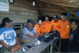 Tim Pencarian dan Pertolongan gabungan di Provinsi Kepulauan Bangka Belitung melakukan persiapan pencarian terhadap seorang pemuda berkebutuhan khusus yang diduga hilang di tengah perkebunan kelapa sawit di Desa Ibul, Kabupaten Bangka Barat, Senin (16/6/2025). Diketahui pemuda bernama Jailani (19) pergi meninggalkan rumah untuk menyusul orang tuanya ke perkebunan kelapa sawit, sejak Sabtu (14/6/2025). ANTARA/HO-Humas Kantor SAR Pangkalpinang.
