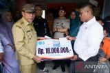 Implementasi Progul Padang Sigap, Wawako serahkan bantuan pada korban kebakaran