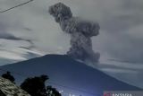 Gunung Marapi Sumbar kembali erupsi, tinggi abu 700 meter