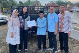 Bupati Dharmasraya bagikan daging qurban dari Prabowo