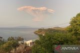 AP: 10 penerbangan dari Kupang ke Flores dibatalkan akibat erupsi