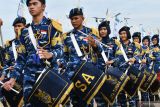 Marching band Gita Taruna Angkasa SMAN 3 Taruna Angkasa tampil pada upacara peringatan hari jadi ke-107 Kota Madiun yang digelar di kawasan Tempat Pembuangan Akhir (TPA) sampah Kota Madiun, Jawa Timur, Jumat (20/6/2025). Pemkot Madiun menggelar upacara hari jadi di kawasan tersebut sebagai upaya mengajak semua pihak mengatasi sampah, dan saat ini di areal tersebut mulai dibangun objek wisata Piramida Giza dan bukit buah. Antara Jatim/Siswowidodo/mas.