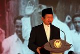 Menteri Agama RI Nasaruddin Umar menyampaikan tausiah kebangsaan saat peringatan wafat (haul) Presiden Sukarno ke-55 di Blitar, Jawa Timur, Sabtu (21/6/2025). Selain berziarah, menteri agama juga memberikan tausiah kebangsaan pada peringatan haul yang dihadiri lebih dari sepuluh ribu kader nasionalis dan simpatisan PDIP dari seluruh indonesia. Antara Jatim/Irfan Anshori/um 