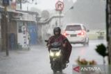 BMKG prakirakan mayoritas kota besar hujan hingga berawan pada Rabu