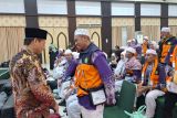 Direktur Haji Kemenag RI menyambut jamaah haji di Makassar